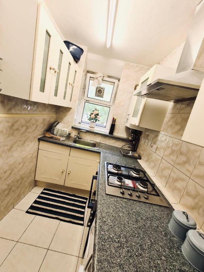 לונדון Stunning 3 Bedroom Flat In Stockwell מראה חיצוני תמונה