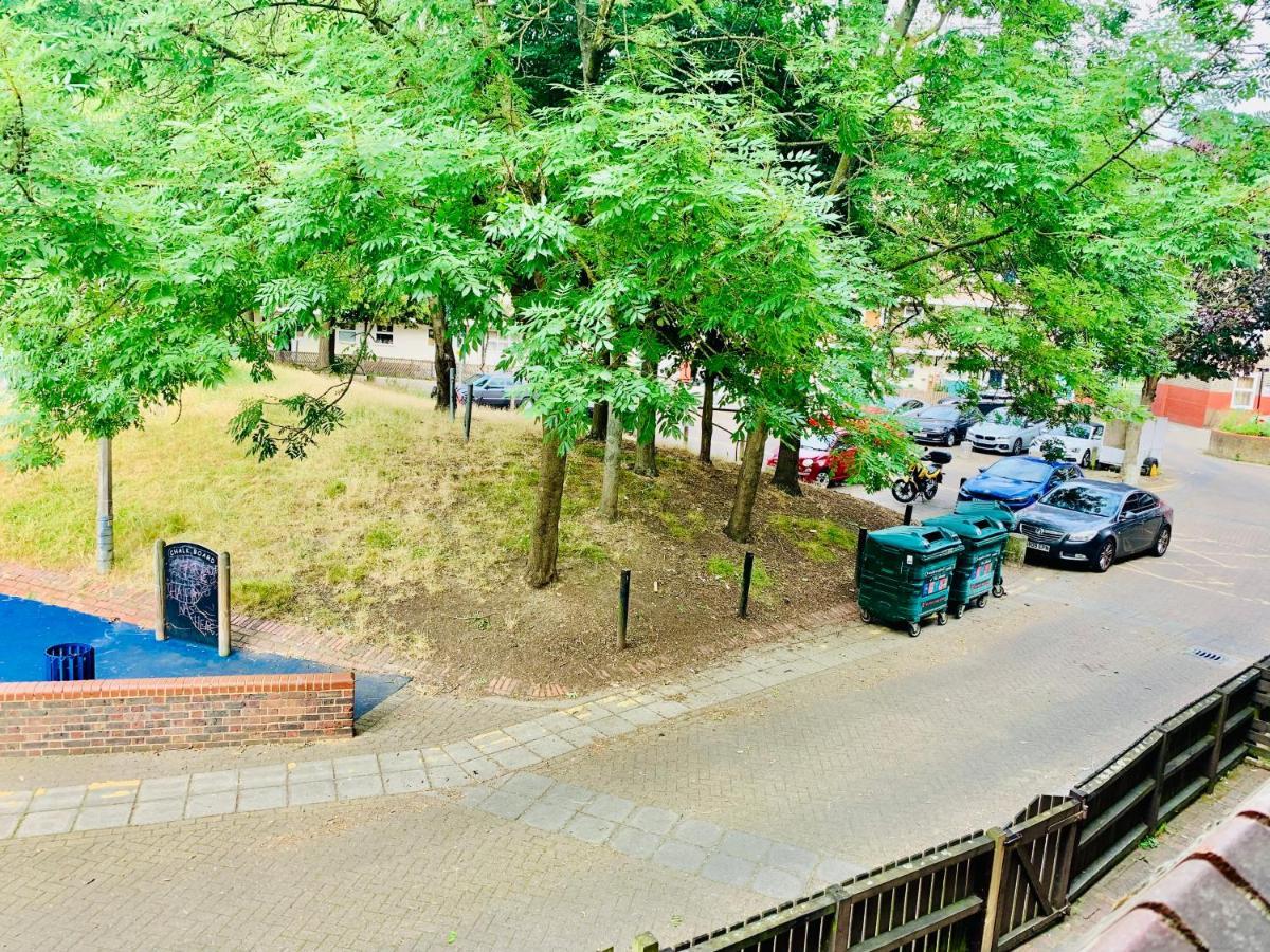 לונדון Stunning 3 Bedroom Flat In Stockwell מראה חיצוני תמונה